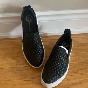 The Wishbone Collection black leather Sneakers size 7.5